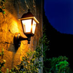 Applique extérieure noire en métal et verre, style lanterne, fixation murale avec éclairage chaud