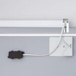 Applique LED murale 9W blanc, profil linéaire, support métallique et câble visible