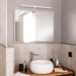 Applique miroir murale argentée, barre lumineuse horizontale fixée au-dessus du miroir