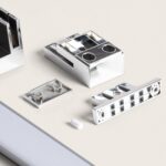 Applique miroir boîtier argenté rectangulaire avec supports et plaque de fixation