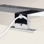 Applique murale miroir argent chromé rectangulaire avec câble blanc