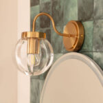 Applique murale métal doré à globe en verre transparent