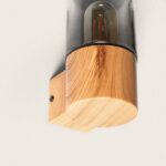 Applique murale bois clair, globe cylindrique en verre fumé, fixation murale compacte