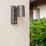 Applique murale extérieure acier inoxydable gris mat cylindrique avec capteur PIR sur plaque rectangulaire