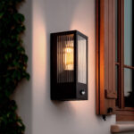 Applique murale extérieure rectangulaire noire en métal, verre texturé, avec détecteur de mouvement