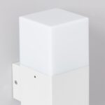 Applique murale extérieure en aluminium blanc à diffuseur cubique opalin