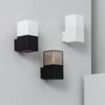 Applique murale cubique aluminium blanc avec diffuseur opalin fixation murale extérieure