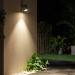 Applique murale extérieure aluminium argenté carrée, éclairage dirigé vers le bas