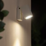 Applique murale extérieure blanche en aluminium, corps carré avec tête orientable pour éclairage directionnel