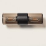 Applique murale double en verre fumé avec support métallique noir et deux ampoules LED apparentes