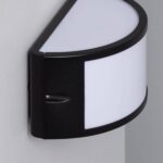 Applique murale demi-lune aluminium noir avec diffuseur blanc opalin pour extérieur