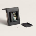 Applique murale extérieure en aluminium noir, boîtier arrière ouvert et câblage visible