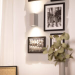 Applique murale rectangulaire grise en métal, éclairage haut et bas