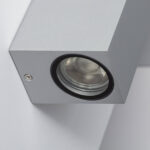 Applique murale extérieure aluminium argenté, boîtier cubique avec spot encastré orienté vers le bas