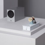 Applique murale encastrable blanche avec douille apparente et câbles