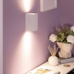 Applique murale blanche rectangulaire à éclairage haut et bas