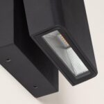 Applique murale extérieure aluminium noir mat, forme angulaire, module LED visible et réflecteur texturé orienté vers le bas