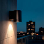 Applique murale extérieure noire en aluminium cylindrique, fixation murale, éclairage dirigé vers le bas