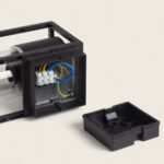 Applique murale extérieure noire en aluminium, boîtier de raccordement visible avec bornier et câblage