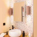 Applique murale cylindrique en ciment rouge, éclairage haut et bas