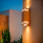 Applique murale extérieure rectangulaire effet bois clair à LED, éclairage haut et bas avec bandes lumineuses