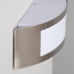 Applique murale extérieure inox brossé demi-lune avec diffuseur opalin blanc