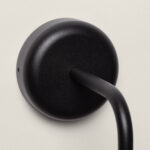 Applique murale extérieure noire mate en aluminium à plaque ronde et bras courbé