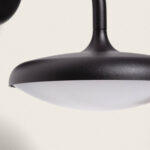 Applique murale noire mate avec diffuseur blanc opalin et abat-jour rond, fixation murale