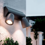 Applique murale extérieure double spot aluminium gris foncé orientable, finition mate, fixation murale, éclairage LED dirigé vers le sol