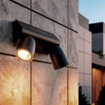 Applique murale extérieure noire en aluminium deux spots orientables finition mate