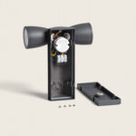 Applique murale extérieure gris foncé en aluminium à deux spots orientables, boîtier ouvert montrant câblage