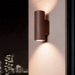 Applique murale extérieure cylindrique en métal couleur rouille, éclairage haut et bas