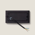 Applique murale rectangulaire noire, plaque arrière avec câbles électriques apparents