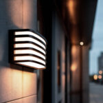 Applique murale extérieure noire rectangulaire à lames horizontales éclairage LED