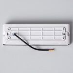 Applique murale rectangulaire blanche, face arrière avec plaque de fixation et câble d'alimentation apparent