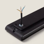 Applique murale extérieure rectangulaire noire en aluminium, finition mate, éclairage double face, câble d'alimentation visible