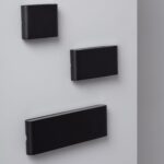 Applique murale extérieure noire rectangulaire, trois tailles visibles, fixation murale