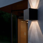 Applique murale extérieure noire en aluminium, forme cubique, éclairage double face chaud vers le haut et le bas