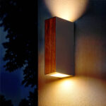 Applique murale extérieure rectangulaire aluminium avec panneau bois, éclairage LED vers le haut et le bas