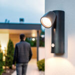 Applique murale extérieure gris foncé en aluminium avec tête orientable et détecteur de mouvement