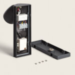 Applique murale extérieure gris foncé en aluminium, boîtier rectangulaire ouvert montrant détecteur et câblage