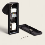 Applique murale extérieure noire en aluminium, capot ouvert révélant câblage, transformateur et connecteurs pour détecteur de mouvement