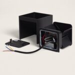 Applique murale noire carrée en saillie boîtier et câblage visibles