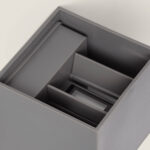 Applique murale carrée gris clair double face avec déflecteurs intérieurs