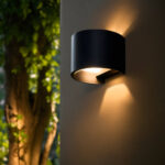 Applique murale extérieure cylindrique noire en métal, éclairage LED montant et descendant chaud