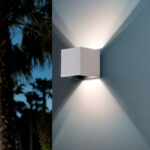 Applique murale extérieure blanche cubique, éclairage double vers le haut et le bas