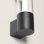 Applique murale extérieure noire cylindrique avec diffuseur en verre et platine murale carrée