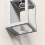 Applique murale extérieure en ciment gris, cadre cubique ouvert, éclairage dirigé vers le bas