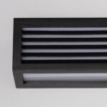 Applique murale extérieure noire en métal rectangulaire à lames horizontales avec diffuseur opalin