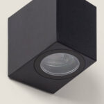Applique murale extérieure noire en forme de cube avec spot orienté vers le bas, finition mate